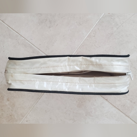 AUTHENTIC VINTAGE CHANEL MAKEUP / COSMETIC PURSE / BAG - Picture 4 of 11